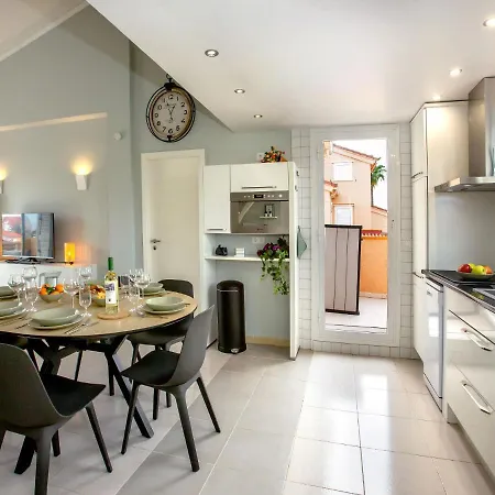 Clemenvillas I By Interhome